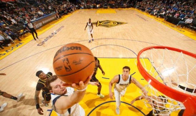 开云登录入口地址-勇士惨遭21分翻盘 关键时刻进攻萎靡要如何解决？