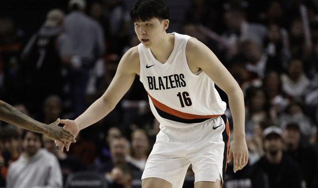 华体官网登录方式-【菜鸟】瀚森垃圾时间2分1板 费尔斯18分11板 克尼佩尔10分8板3断