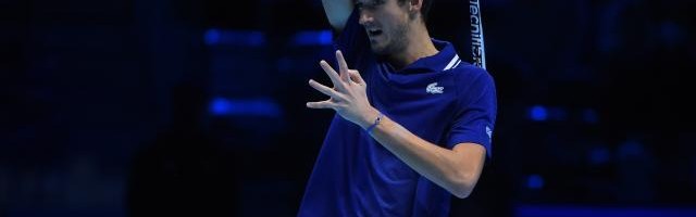 开云电子-梅德维德夫两连亚却无遗憾 2021成突破巨头第一人