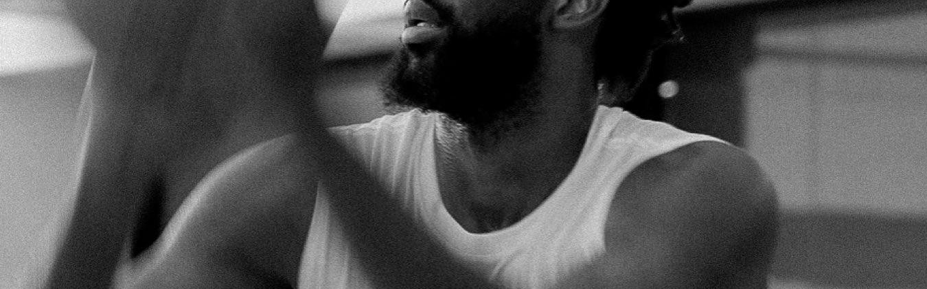 76人队官方分享球队休赛期训练照，恩比德也已回归参加训练