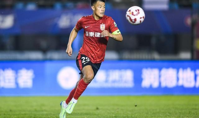 开云官方网站-【中超】谭龙艾菲尔丁建功 十人亚泰2比2绝平海牛