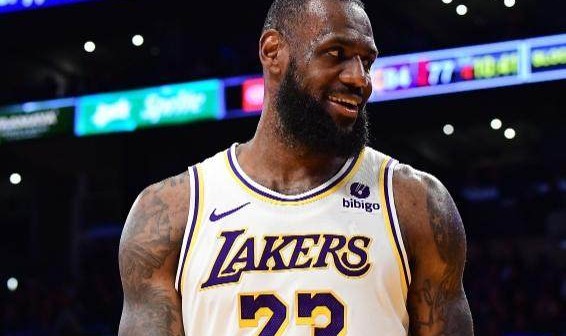 开云登录入口地址-1600万美元降薪牺牲 詹姆斯助湖人追逐哈登&amp;克雷