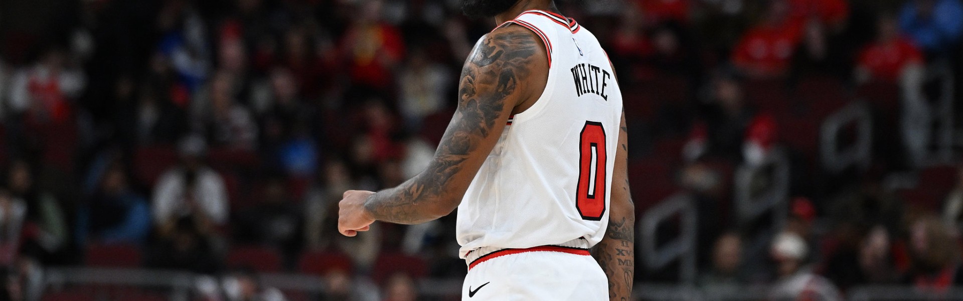 开云电子-怀特24分武切维奇17+11 公牛主场轻取篮网