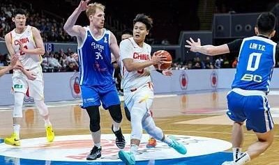 玩的就是心跳，中国男篮连续两场比赛完成10分以上的逆转