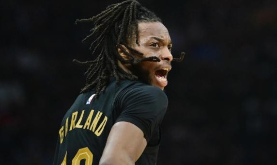 华体官网登录方式-离谱罚球葬送比赛！骑士虽东部第一仍需补强阵容？