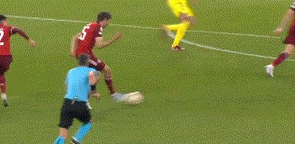 1649807967775085895.gif 莱万.gif